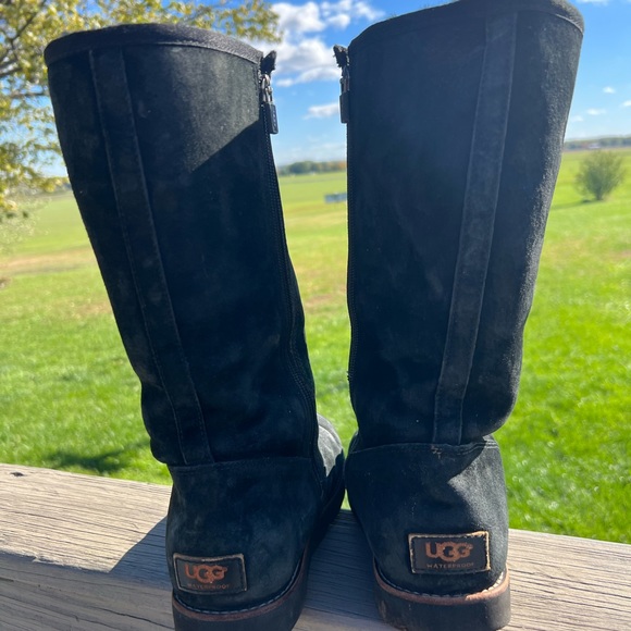 GUC Ugg Classic *full working zipper* Classic shearling boot - Picture 2 of 4